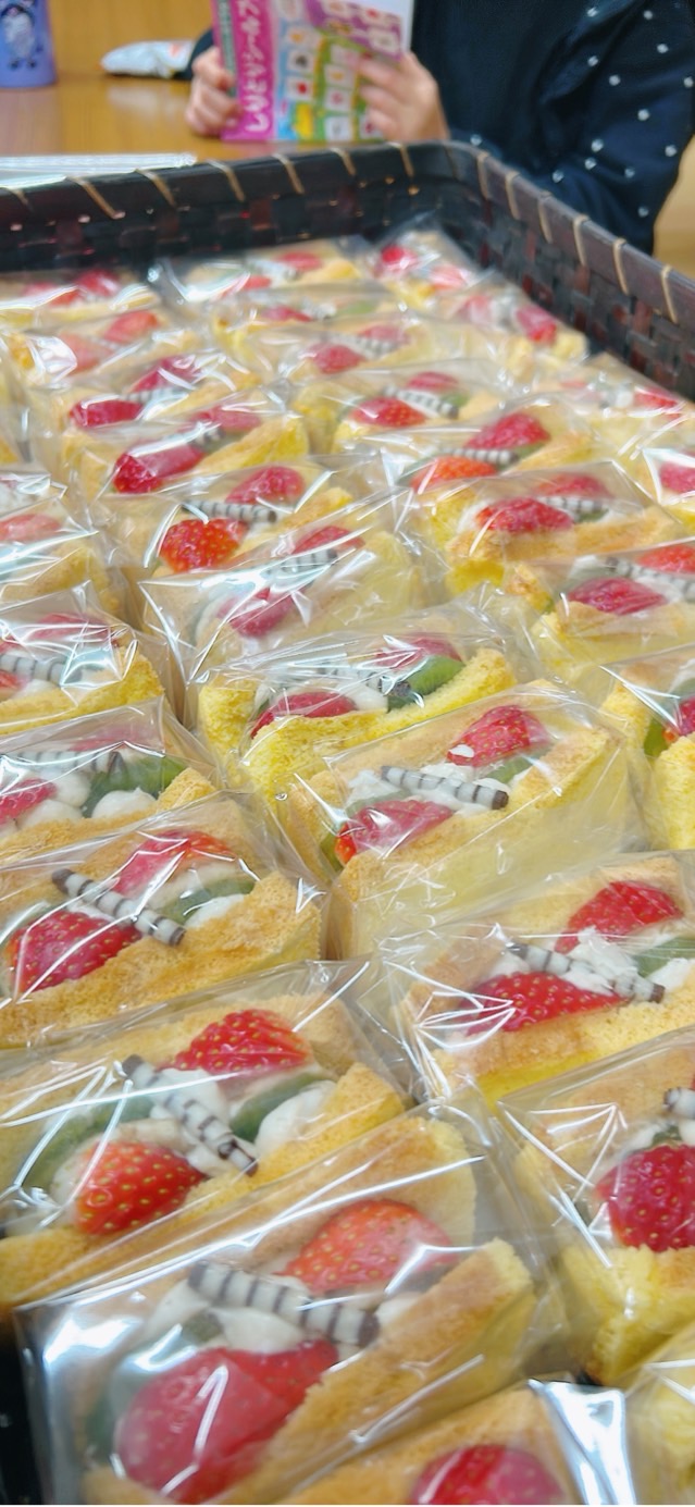 クリスマス会で用意された手作りのフルーツケーキ