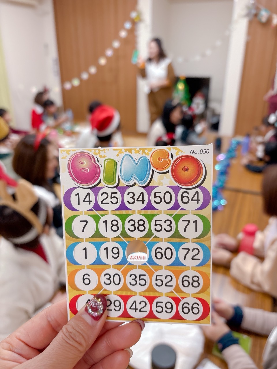 ビンゴで盛り上がるクリスマス会